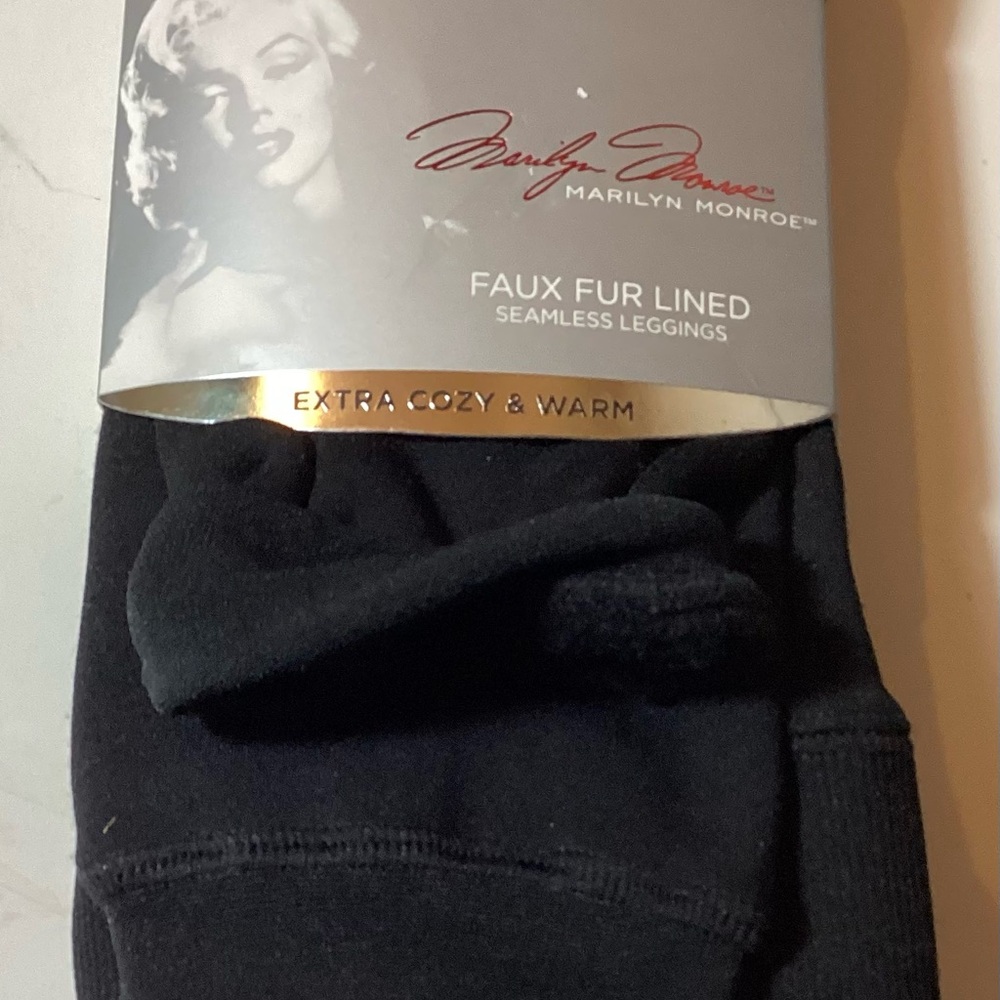 Marilyn Monroe L/XL Faux Fur Lined Seamless Leggings Black call out 2 tiny pulls - Picture 5 of 7